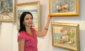 Созополската художничка Ангелина Недин реди картини в подкрепа на Бургас 2019